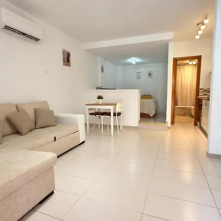Las Americas Camison Apartment Pool And Patio 10 *