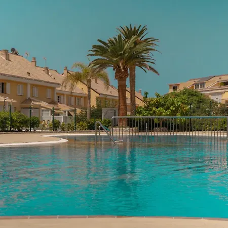 Las Americas Pool & Private Patio Apartment 10