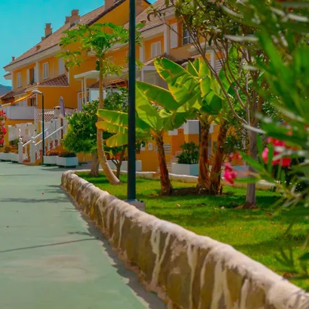 Las Americas Pool & Private Patio Apartment 10 *
